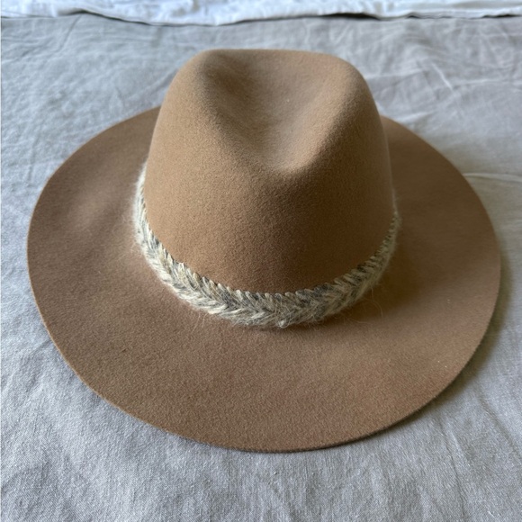 Zara Feathered Hat 🤍💙 - Picture 3 of 6